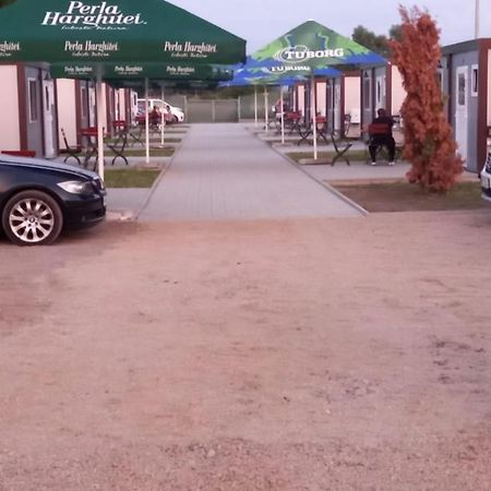 Glamtainer Court Hotel Curteni Екстериор снимка