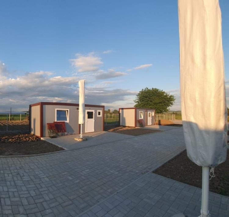 Glamtainer Court Hotel Curteni Екстериор снимка