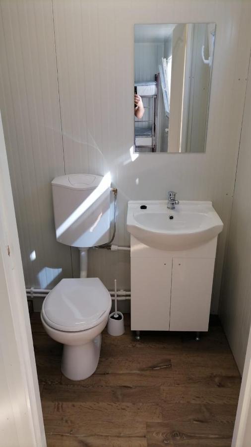 Glamtainer Court Hotel Curteni Екстериор снимка