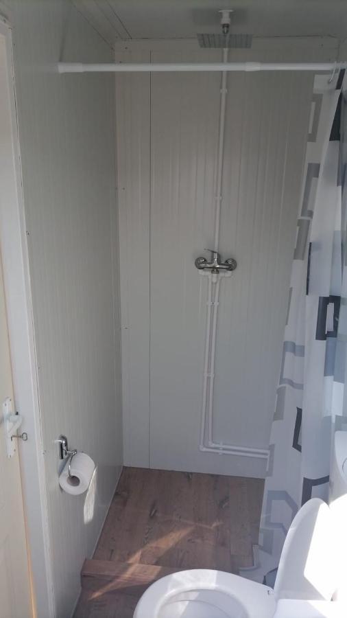 Glamtainer Court Hotel Curteni Екстериор снимка